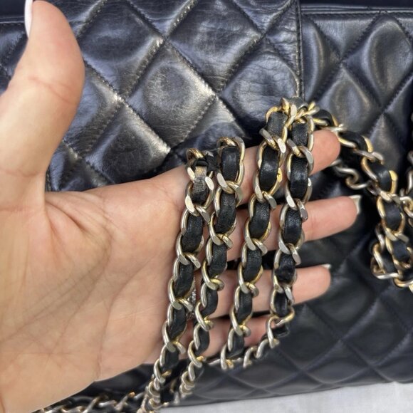 Authentic CHANEL 24k black quilted lambskin charm bag vintage circa 1989 - Picture 7 of 12
